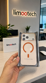 ALT: قاب شفاف مگ سیف گرین لاین Delgado با حلقه نارنجی در دفتر Limootech